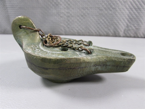 VINTAGE BRONZE ROMAN OIL LAMP