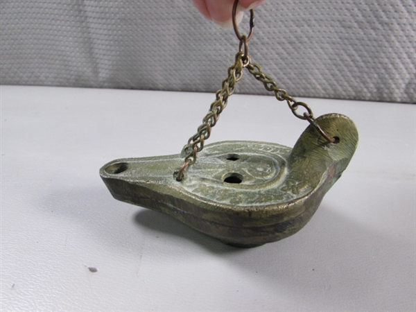 VINTAGE BRONZE ROMAN OIL LAMP