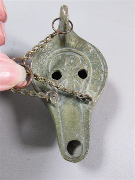 VINTAGE BRONZE ROMAN OIL LAMP