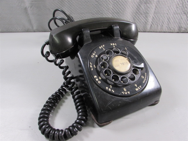 VINTAGE ROTARY DIAL TELEPHONE - W/METAL DIAL