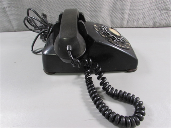 VINTAGE ROTARY DIAL TELEPHONE - W/METAL DIAL