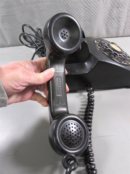 VINTAGE ROTARY DIAL TELEPHONE - W/METAL DIAL