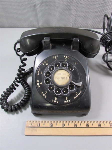 VINTAGE ROTARY DIAL TELEPHONE - W/METAL DIAL