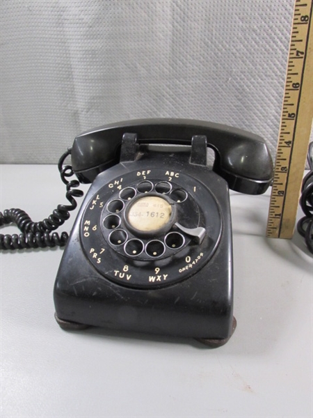 VINTAGE ROTARY DIAL TELEPHONE - W/METAL DIAL