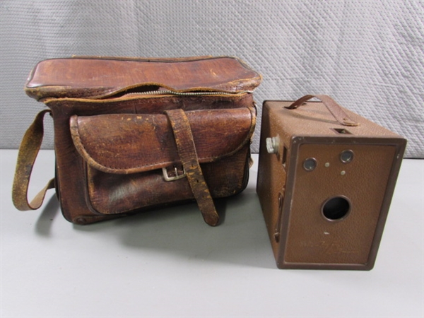 VINTAGE AGFA BOX CAMERA & LEATHER CAMERA BAG