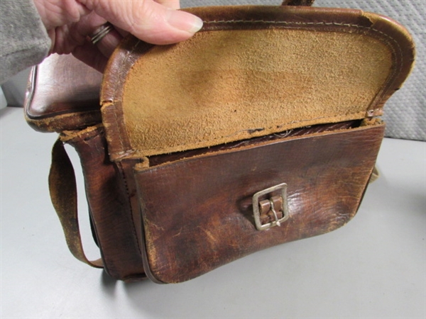 VINTAGE AGFA BOX CAMERA & LEATHER CAMERA BAG