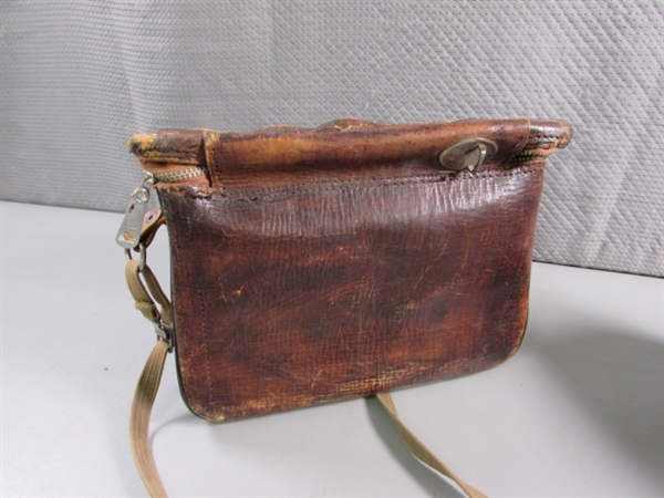 VINTAGE AGFA BOX CAMERA & LEATHER CAMERA BAG