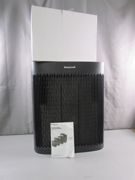 HONEYWELL AIR PURIFIER W/EXTRA FILTERS