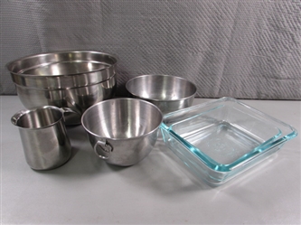 STAINLESS STEEL MIXING BOWLS & PYREX BAKING PANS