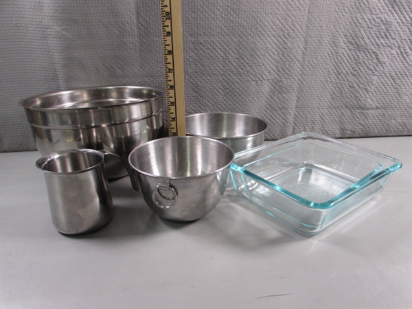 STAINLESS STEEL MIXING BOWLS & PYREX BAKING PANS