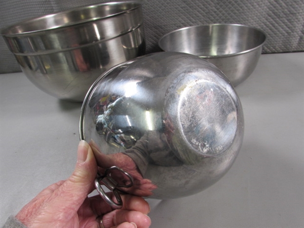 STAINLESS STEEL MIXING BOWLS & PYREX BAKING PANS