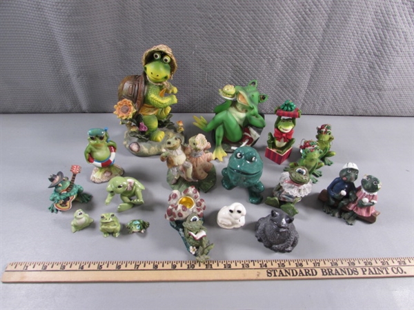 LARGE COLLECTION OF FROG FIGURINES