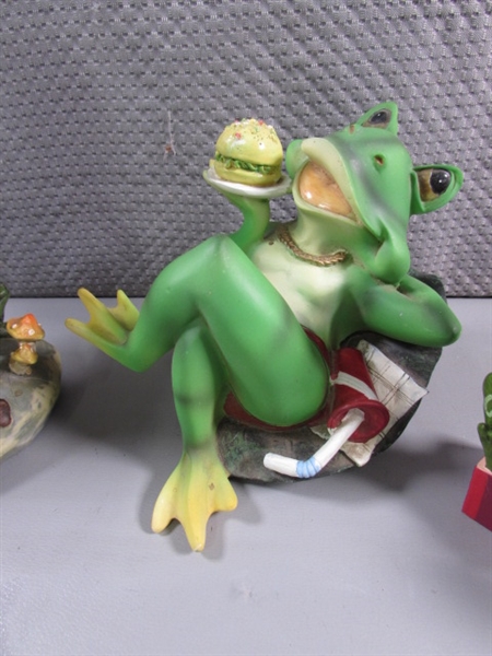 LARGE COLLECTION OF FROG FIGURINES