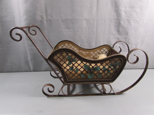 PAIR OF METAL CHRISTMAS SLEIGHS FOR DECOR