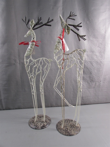 PAIR OF REINDEER - CHRISTMAS DECOR