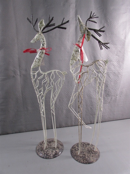 PAIR OF REINDEER - CHRISTMAS DECOR