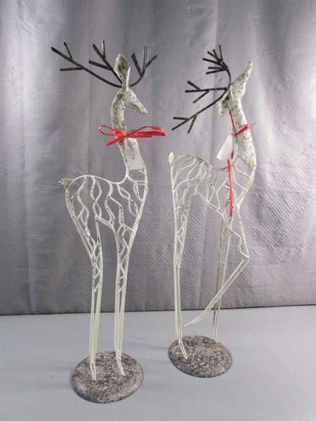 PAIR OF REINDEER - CHRISTMAS DECOR