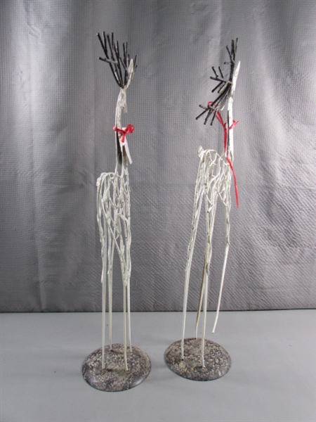 PAIR OF REINDEER - CHRISTMAS DECOR