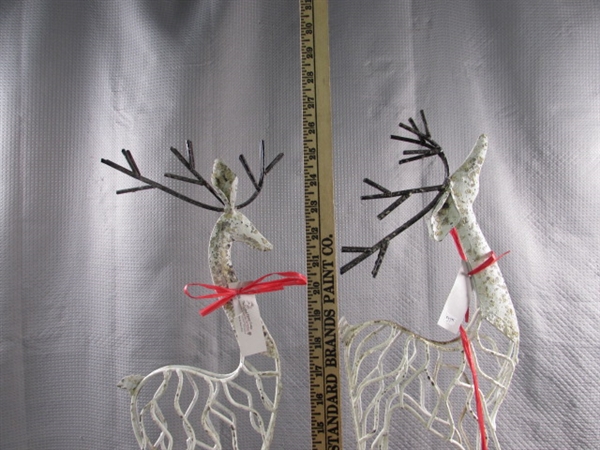 PAIR OF REINDEER - CHRISTMAS DECOR