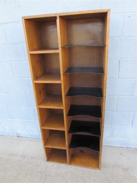 DIVIDED SHELVING UNIT W/WOOD & METAL SHELVES