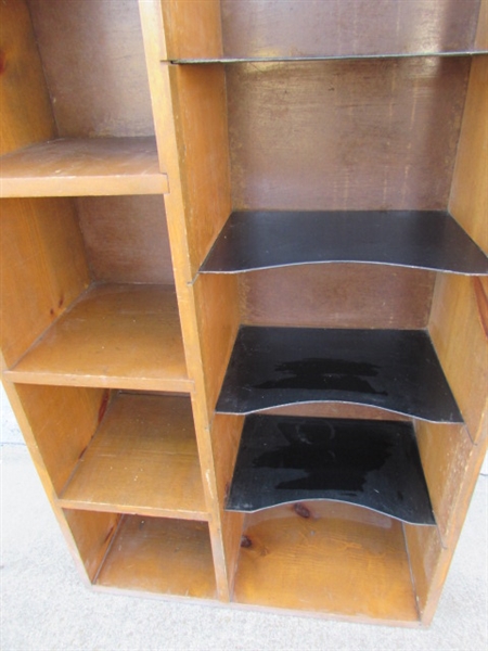 DIVIDED SHELVING UNIT W/WOOD & METAL SHELVES