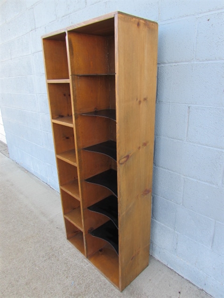 DIVIDED SHELVING UNIT W/WOOD & METAL SHELVES