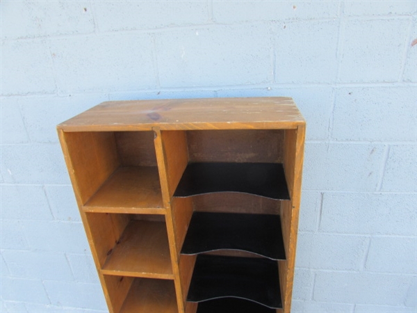 DIVIDED SHELVING UNIT W/WOOD & METAL SHELVES