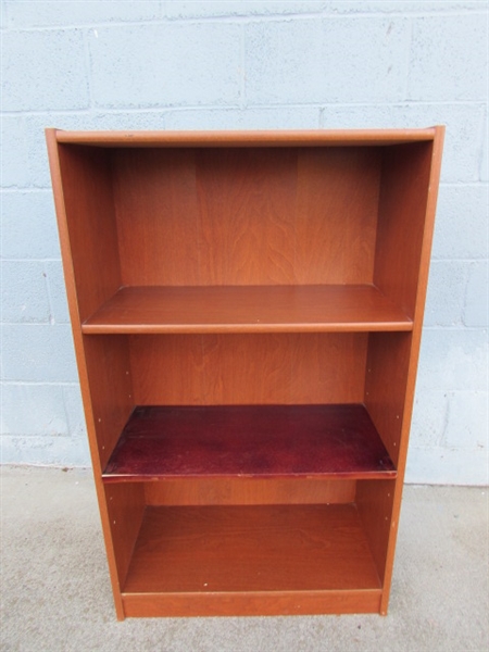 SMALL WOODEN BOOKSHELF