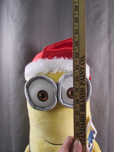 LARGE PLUSH CHRISTMAS MINION