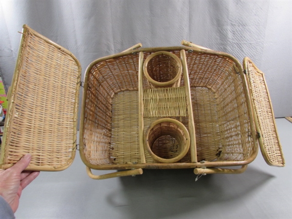 WICKER PICNIC BASKET & BIRD WALL CLOCK