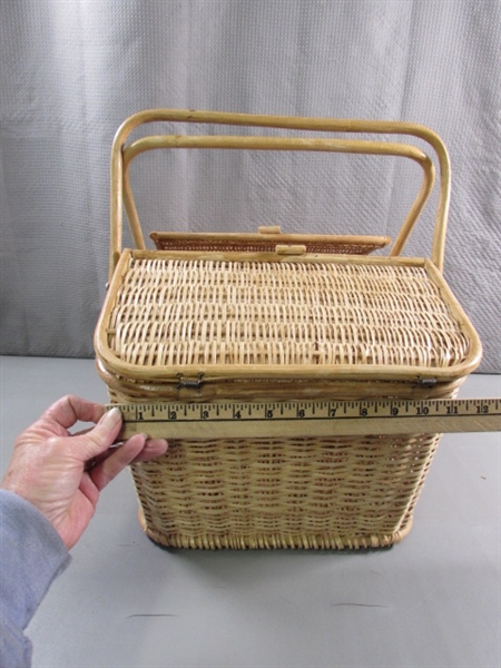 WICKER PICNIC BASKET & BIRD WALL CLOCK