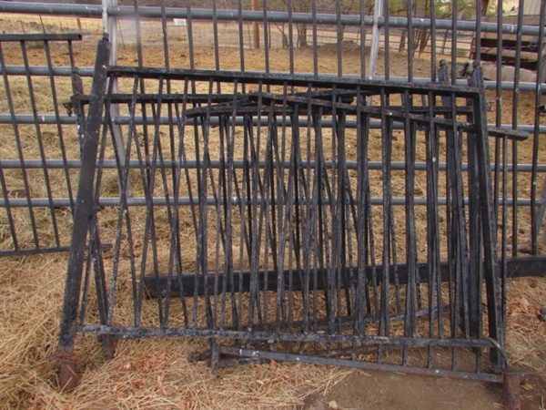 APPROX. 80' OF WROUGHT IRON FENCING PANELS