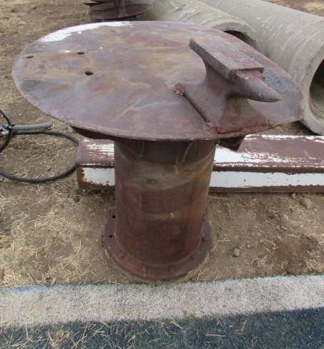 METAL STAND W/SMALL ANVIL WELDED ON