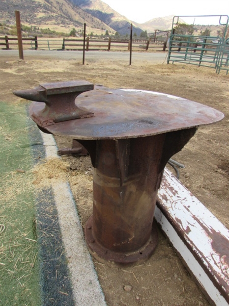 METAL STAND W/SMALL ANVIL WELDED ON