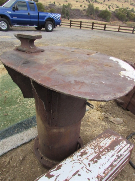 METAL STAND W/SMALL ANVIL WELDED ON