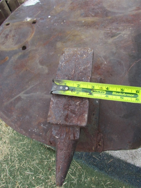 METAL STAND W/SMALL ANVIL WELDED ON