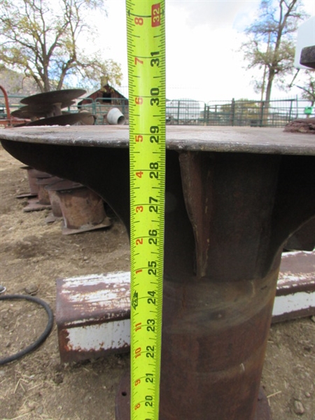 METAL STAND W/SMALL ANVIL WELDED ON