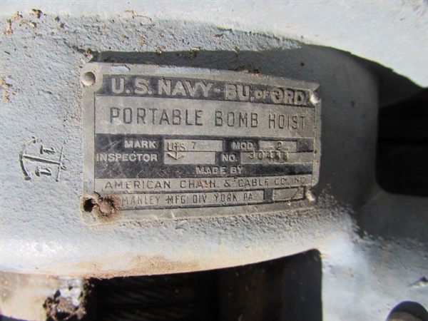 US NAVY PORTABLE BOMB HOIST