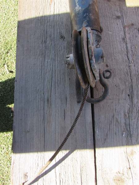 US NAVY PORTABLE BOMB HOIST