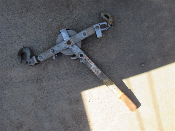 RATCHET PULLER/FENCE STRETCHER & BUNDLE OF FENCE STAYS