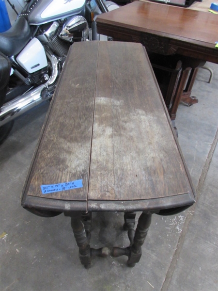 VINTAGE/ANTIQUE GATE LEG OVAL TABLE