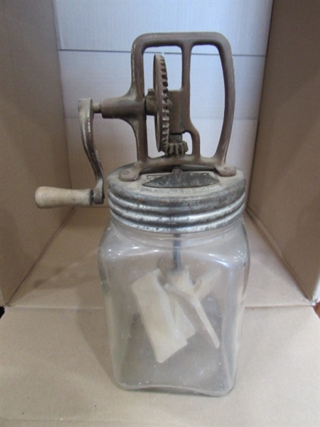 ANTIQUE DAZEY 2 QUART BUTTER CHURN