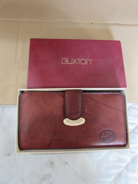 NEW BUXTON LEATHER WALLET