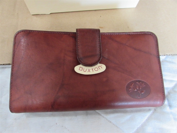 NEW BUXTON LEATHER WALLET