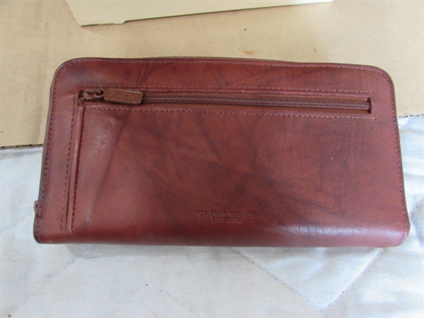 NEW BUXTON LEATHER WALLET