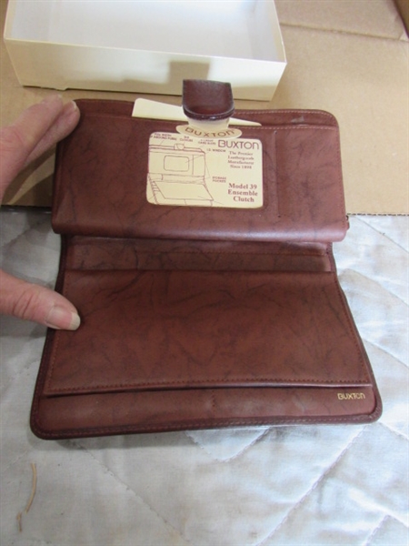 NEW BUXTON LEATHER WALLET