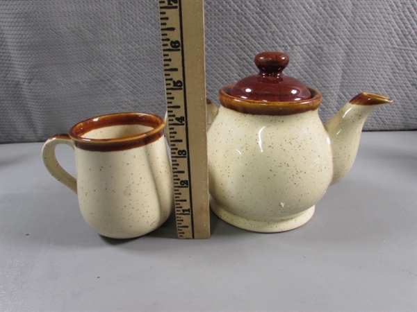 VTG 1979 ENESCO COUNTRY ROAD TEA POT & MUG, SMALL STONEWARE CREAMER & CHICKEN PECKER TOY