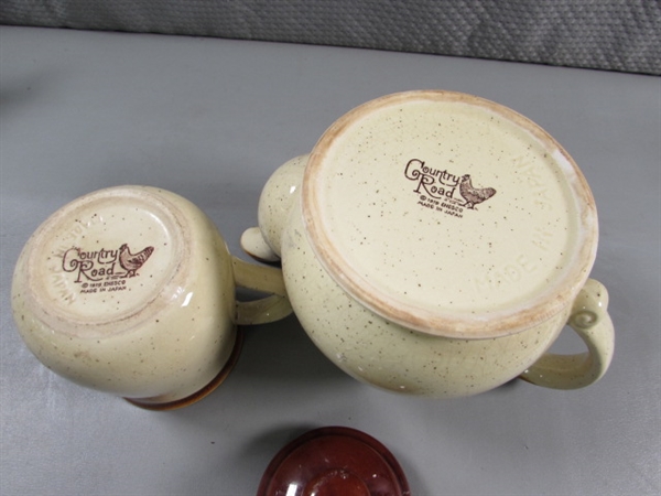 VTG 1979 ENESCO COUNTRY ROAD TEA POT & MUG, SMALL STONEWARE CREAMER & CHICKEN PECKER TOY