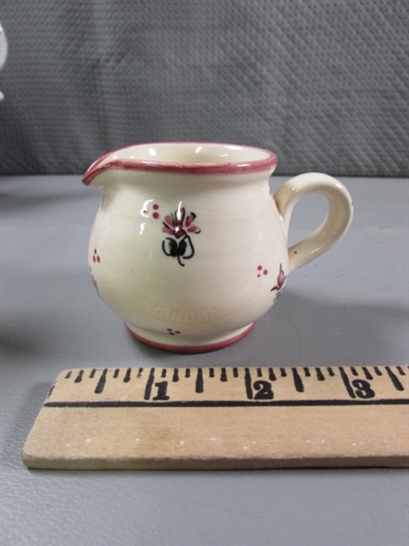 VTG 1979 ENESCO COUNTRY ROAD TEA POT & MUG, SMALL STONEWARE CREAMER & CHICKEN PECKER TOY