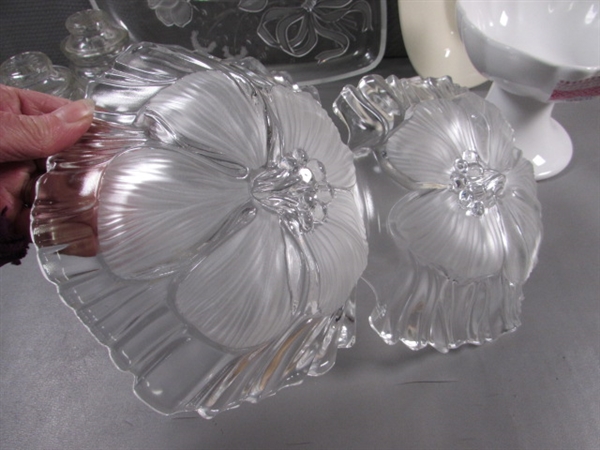 ASSORTED SERVING PIECES